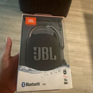 JBL Clip 4 Portable Speaker in Black